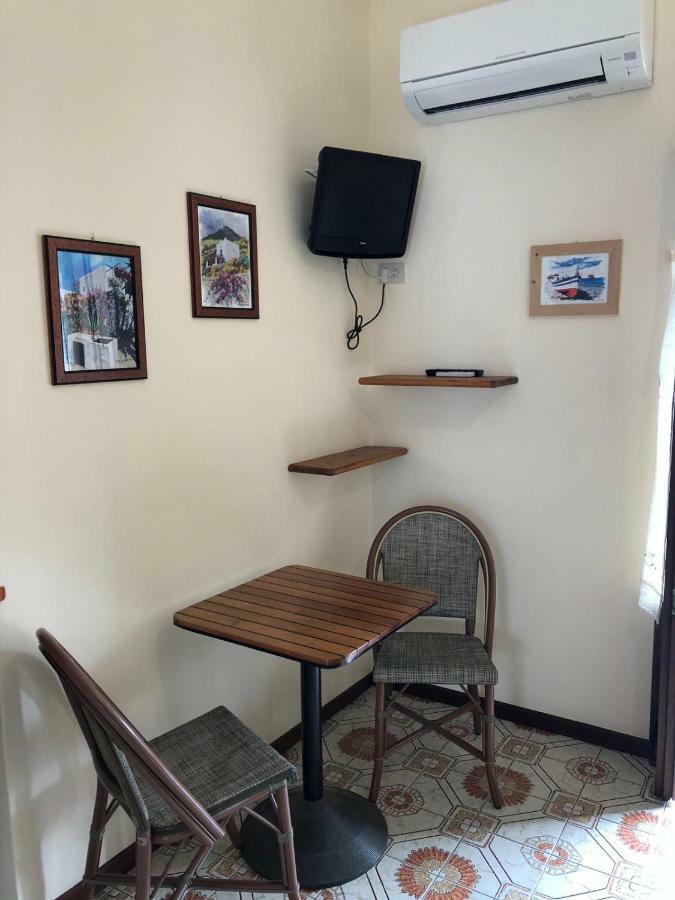 Diana Brown B&B Affittacamere Lipari  Bagian luar foto