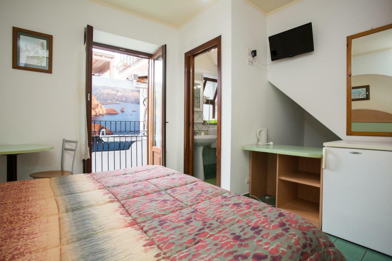 Diana Brown B&B Affittacamere Lipari  Bagian luar foto