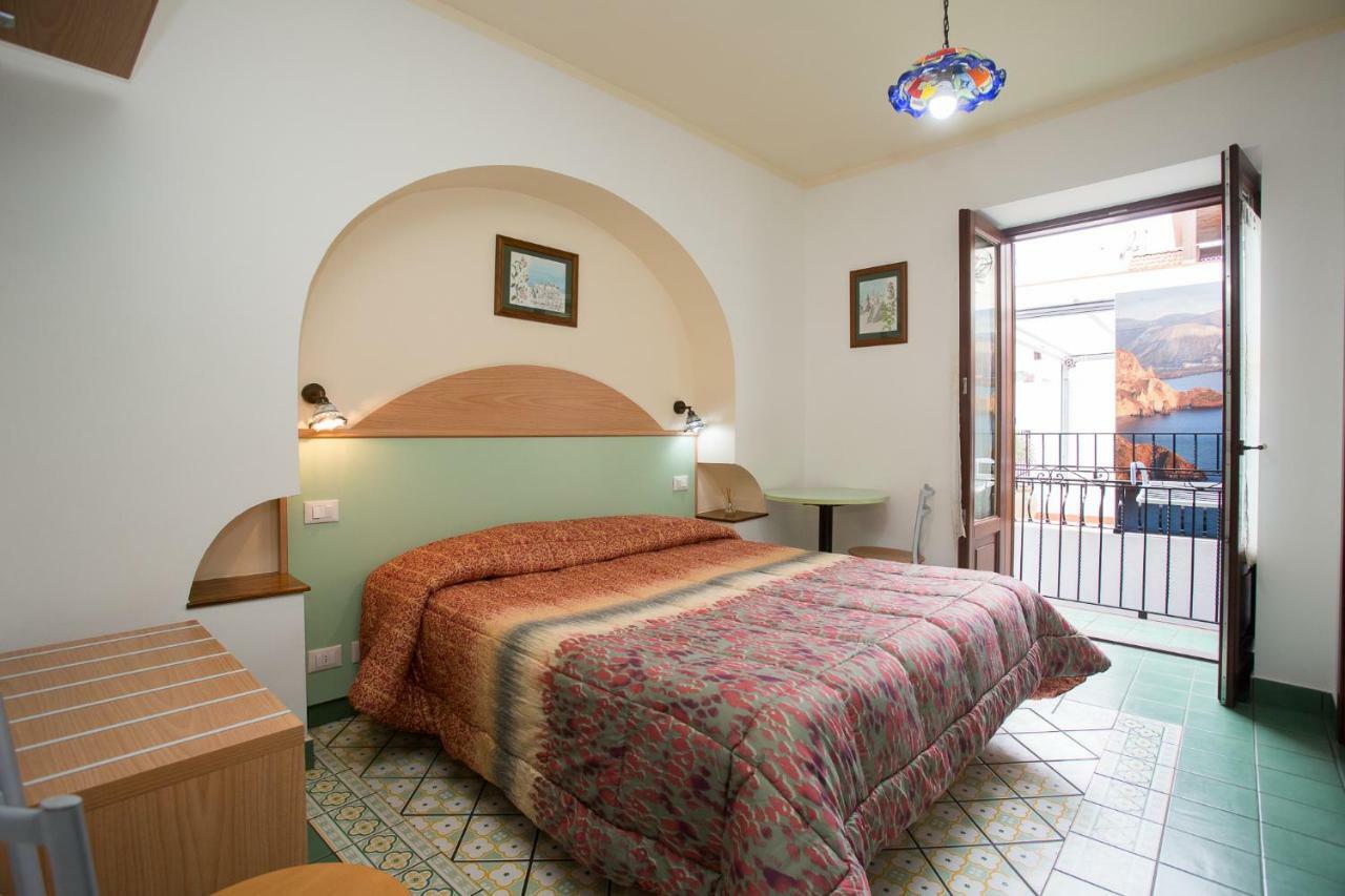Diana Brown B&B Affittacamere Lipari  Bagian luar foto